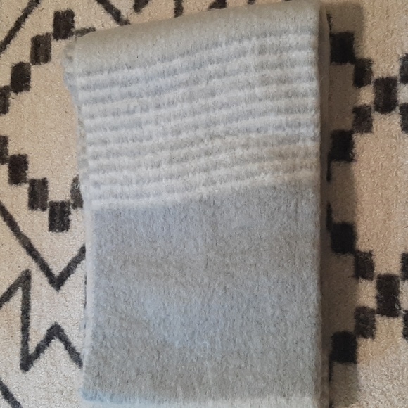 Scarf - Picture 3 of 4